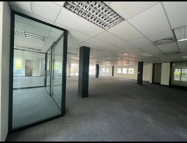 369M² OFFICE TO LET IN BRYANSTON